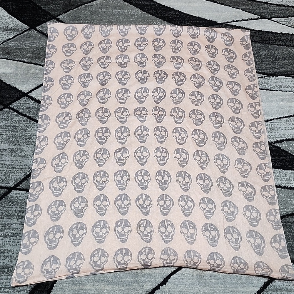 D & B LIGHT PINK SKULL 💀 PRINT INFINITY SCARF ONE SIZE